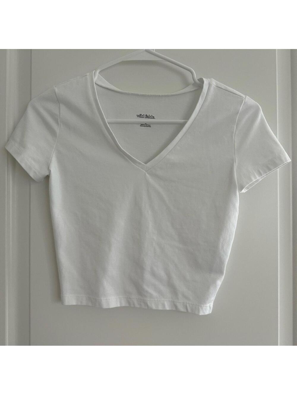Wild Fable Short Sleeve V-Neck Cropped T-Shirt White Small